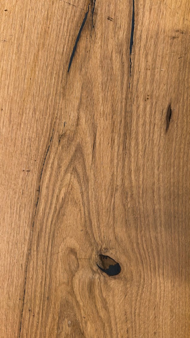 Venature e nodo di una tavola in legno